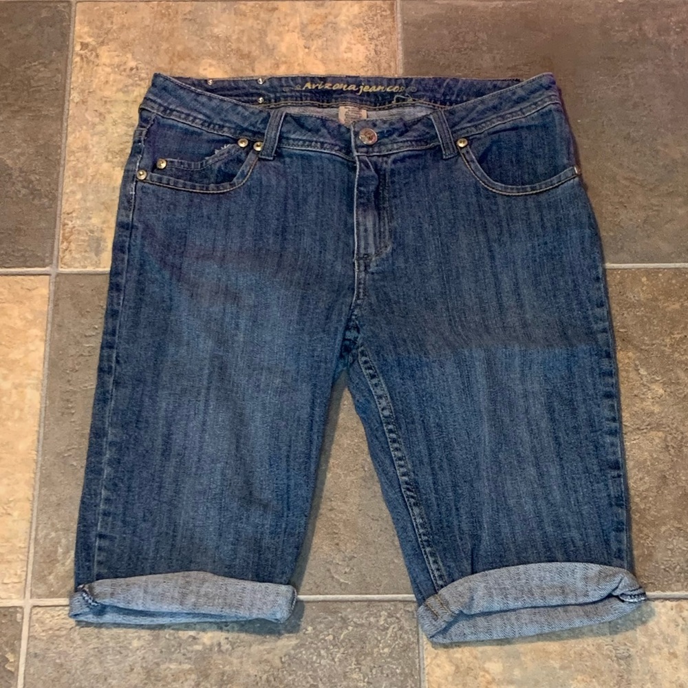 ARIZONA JEANS SHORTS SUNRISE DESIGN ON BACK POCKET